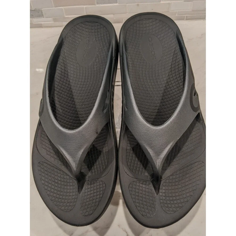 Unisex OOFOS OOriginal Sport Logo Thong Sandals in Graphite M-10/ W-12